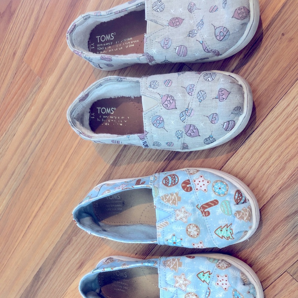 Girls Holiday TOMS - youth size 1